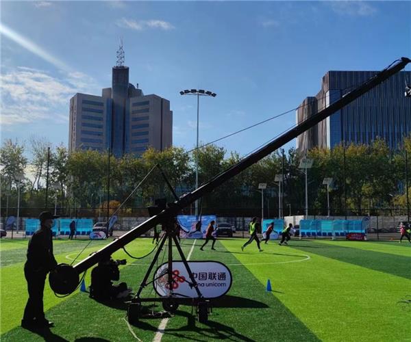 青少年足球训练   现场直播  占美摇臂直播